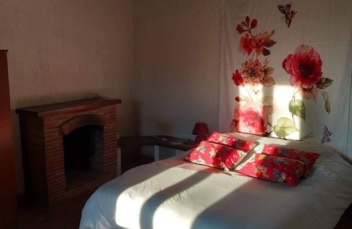 Cales House | Rocamadour Gite for 11: Nature, Well-being & Lake Views