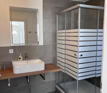 Kapfenberg House | Discover Roccos Raum: Child-Friendly Retreat with Great Reviews