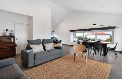 Biscoitos House | Discover Rocha do Mar 2: Exceptional Family-Friendly Retreat