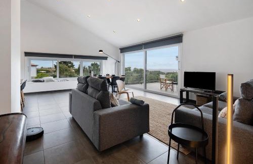 Biscoitos House | Discover Rocha do Mar 2: Exceptional Family-Friendly Retreat