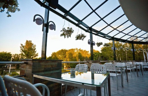 Sviatohirsk Hotel | Roche Royal Hotel: 4-Star Comfort with Pool & Pet-Friendly Options