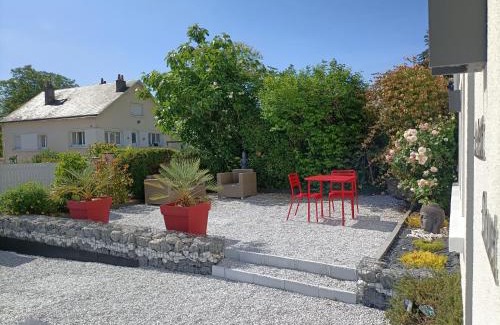 Rochecorbon House | Rochecorbon Le Gite des Clouet with Breathtaking Ocean Views
