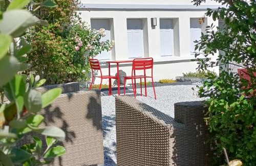 Rochecorbon House | Rochecorbon Le Gite des Clouet with Breathtaking Ocean Views