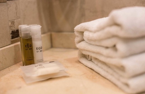 Macrozona Bahia Redonda y Primeros Faldeos Hotel | Discover Comfort at Rochester Calafate: 4-Star Experience