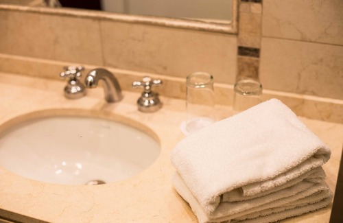 Macrozona Bahia Redonda y Primeros Faldeos Hotel | Discover Comfort at Rochester Calafate: 4-Star Experience