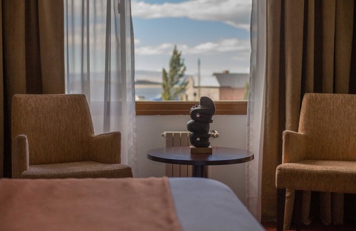 Macrozona Bahia Redonda y Primeros Faldeos Hotel | Discover Comfort at Rochester Calafate: 4-Star Experience