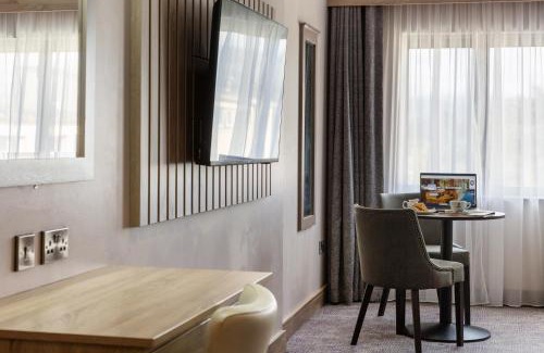 Dublin Hotel | Rochestown Lodge Hotel: Family-Friendly with Pool & Dining