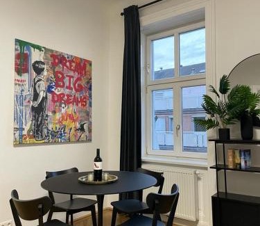 Weißgerber Apartment | Rochus Stylish Stays: Family-Friendly with Hot Tub Access