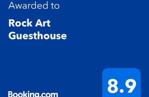 Emalahleni House | Comfortable Rock Art Guesthouse with Family Amenities
