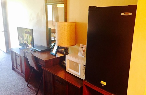 Minneapolis Hotel | Budget-Friendly Stay at Rock City Motel with Family Amenities