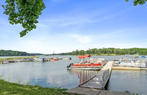 Kellogg House | Lakefront Retreat at Rock Creek with Family-Friendly Amenities