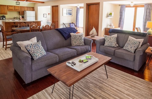 West Shore House | Experience Rock Creek Loft Guest House by Lake Perry