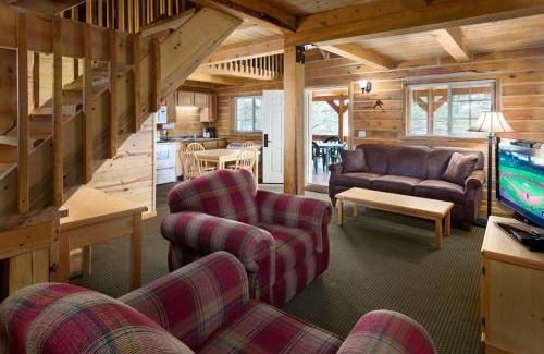 Custer Hotel | Relax at Rock Crest Lodge & Cabins with Oceanfront Views