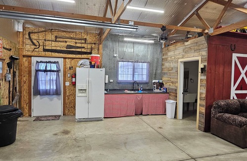 Cowley County Other | Idyllic Countryside Farm Stay with Family-Friendly Amenities