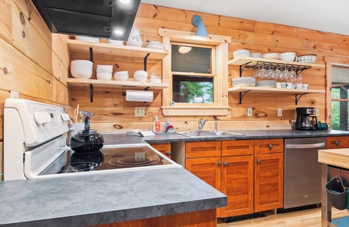 Rangeley Plantation House | Pet-Friendly Rock Hopper on Mooselookmeguntic Lake
