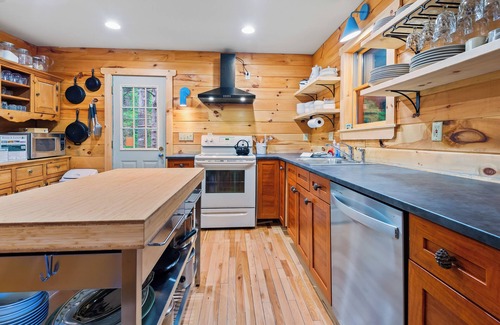 Rangeley Plantation House | Pet-Friendly Rock Hopper on Mooselookmeguntic Lake