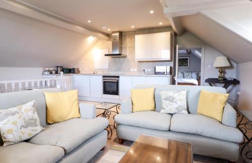 Newtown Apartment | Rock House Apartment: Guest Rated 9.8/10 for Your Stay