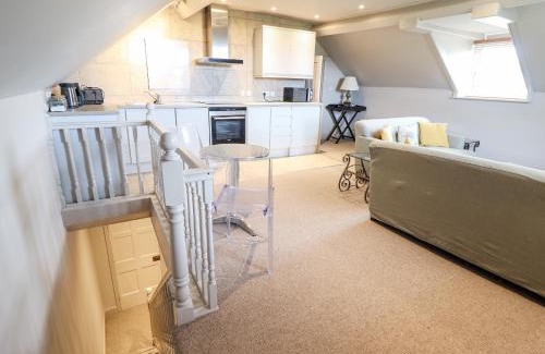 Newtown Apartment | Rock House Apartment: Guest Rated 9.8/10 for Your Stay
