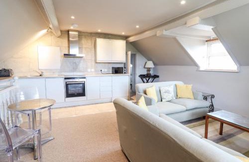 Newtown Apartment | Rock House Apartment: Guest Rated 9.8/10 for Your Stay