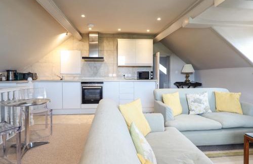 Newtown Apartment | Rock House Apartment: Guest Rated 9.8/10 for Your Stay