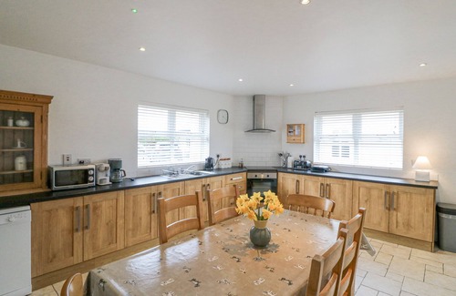 Ardnatrush Cottage | Pet-Friendly Rock Lawn Cottage in Scenic County Cork