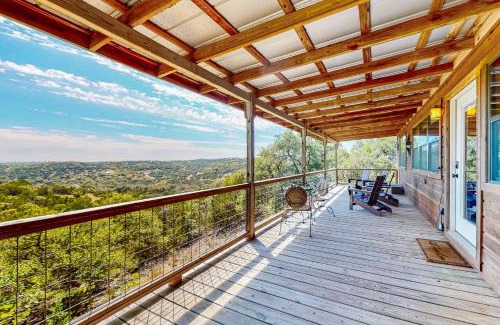 Fredericksburg House | Family-Friendly Rock of Ages Cabin in Amazing Grace Canyon
