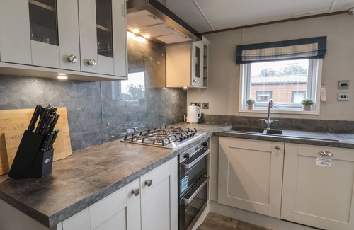 Flamborough Cottage | Pet-Friendly Retreat: Rock On Tommy Holiday Cottage