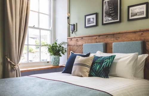 Lyme Regis Hotel | Welcoming Rock Point Inn: Rated 9.4 with Family-Friendly Amenities