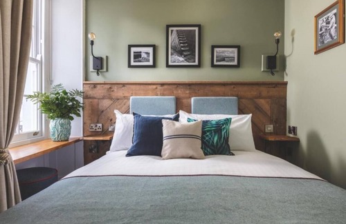 Lyme Regis Hotel | Welcoming Rock Point Inn: Rated 9.4 with Family-Friendly Amenities