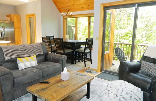 Rangeley Condo | Cozy Rock Pond Condo 53 - Ski-In/Ski-Out Retreat
