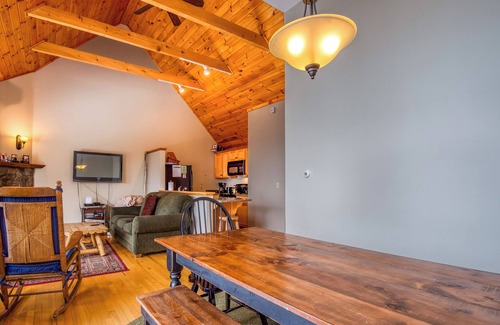 Rangeley Condo | Cozy Rock Pond Condo 77 - Ski In and Breakfast Included