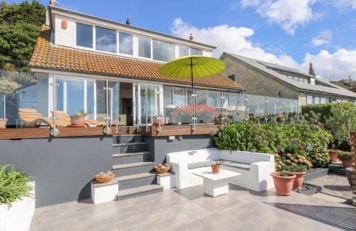 Seaton House | Elegant Rock Rose: 5-Star Pet and Child Friendly Stay