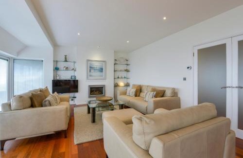 Seaton House | Elegant Rock Rose: 5-Star Pet and Child Friendly Stay