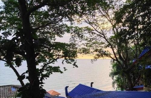 Ko Chang Hotel | Beachside Bliss at Rock Sand Resort with Ocean Views