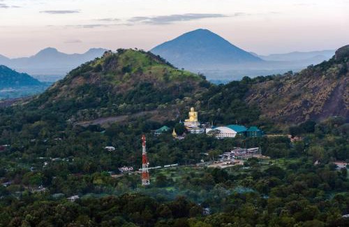 Dambulla House | Cozy Rock View Home Stay: Top-Rated with Spa & Breakfast
