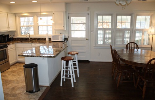Deale House | Waterfront Rockhold Creek Cottage with Pool & Pet-Friendly Perks