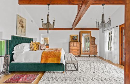 Fredericksburg House | Rockhouse at Ololo Hot Tub Pool Sleeps 12