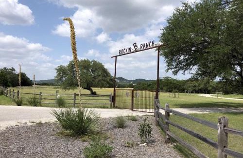 Pipe Creek House | Top-Rated Rockin' B Ranch Love Shack with Hot Tub