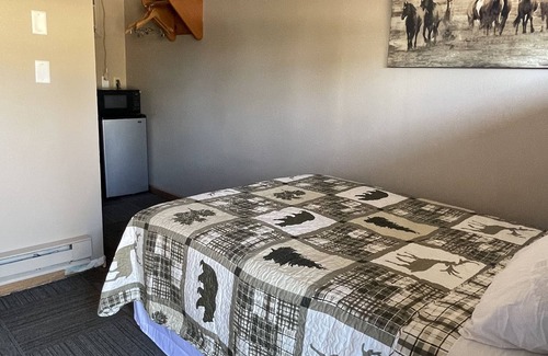Faulkton Hotel | Rockin' E #4: Updated Motel Room for Families