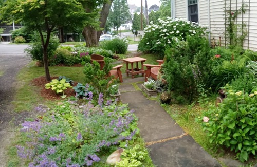 Rockland House | Discover Rockland: Arts Haven with Oceanfront Bliss