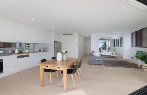 Terrigal House | Ocean View Retreat: Rockpool 101 in Terrigal Awaits