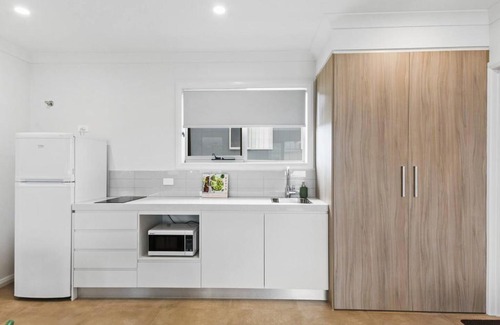Shell Cove Apartment | Coastal Retreat at Rockpool Escape: Family-Friendly Stay
