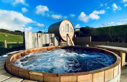 Newquay House | Rockpools: Family and Pet-Friendly 4-Star Retreat