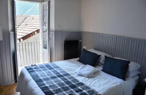 Colonno House | Family-Friendly Rocks Apartment in Scenic Colonno