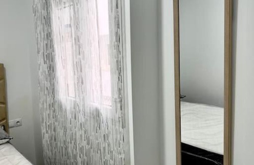 La Linea de la Concepcion Apartment | Family-Friendly RockSide Residences Suites with High Ratings