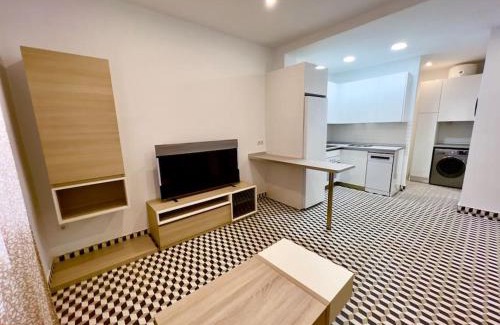 La Linea de la Concepcion Apartment | Family-Friendly RockSide Residences Suites with High Ratings