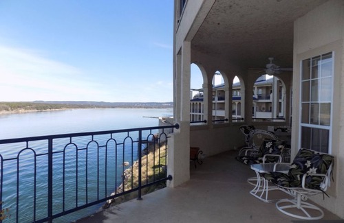 Highland Lake Estates Condo | Serene Rockstar Lake and Pool View Condo with Top Amenities