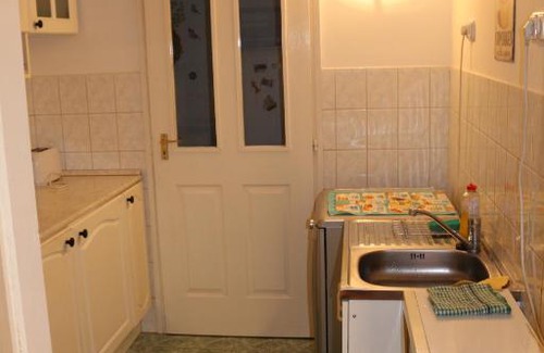 Erzsebetvaros Apartment | Rockstar Suite in Ruin Quarter: Top-Rated & Family Friendly