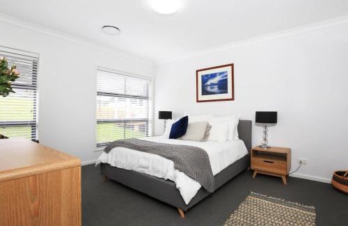 Bundanoon House | Pet-Friendly Retreat at Rockwall with Cozy Fire Pit