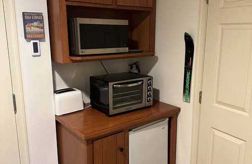 Mercersburg Condo | Inviting Rockwell Suite #104 at The Inns of Whitetail